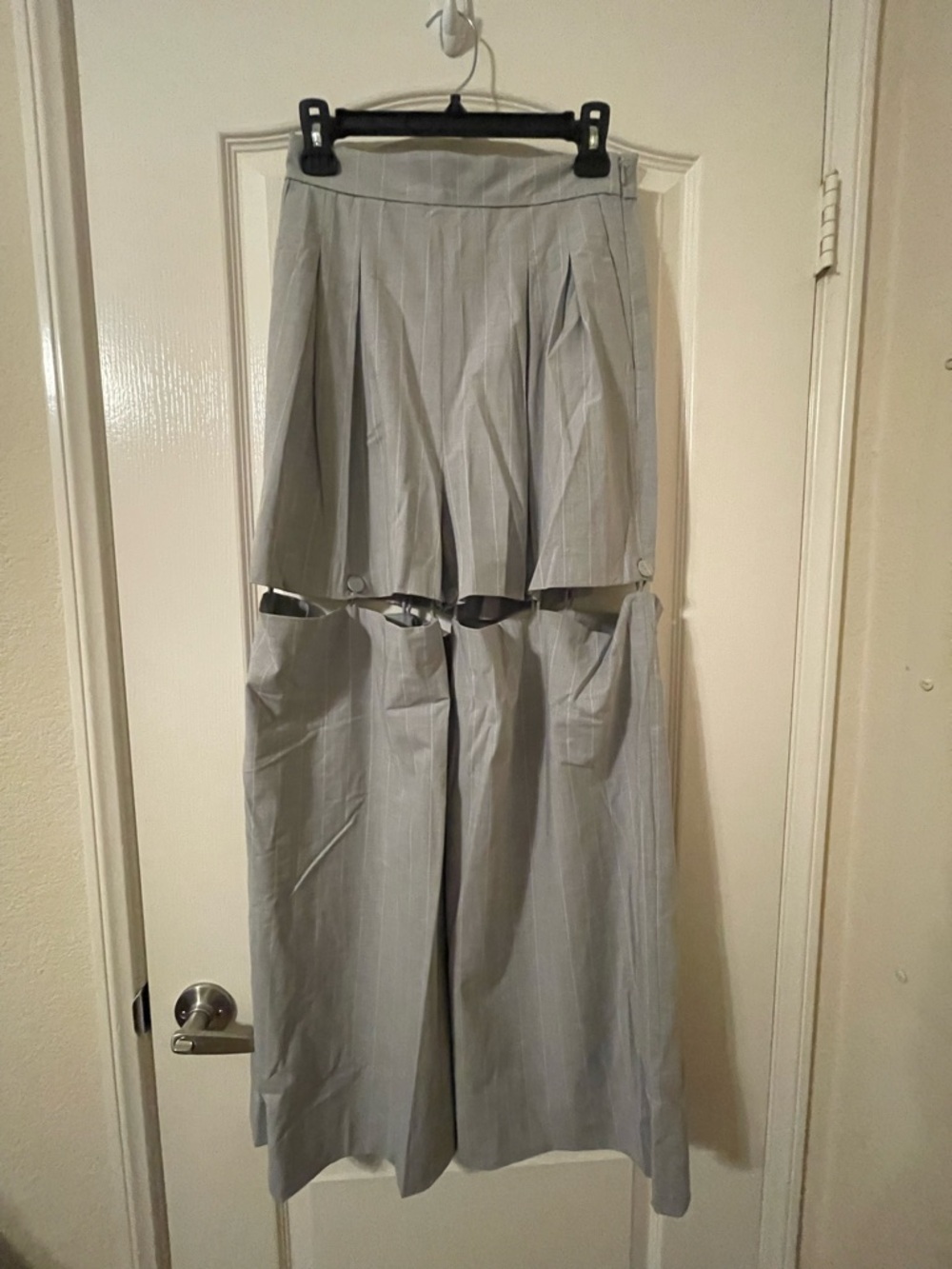 BCBG Light Gray Convertible Pinstripe Wide-Leg Pants in Size 4,